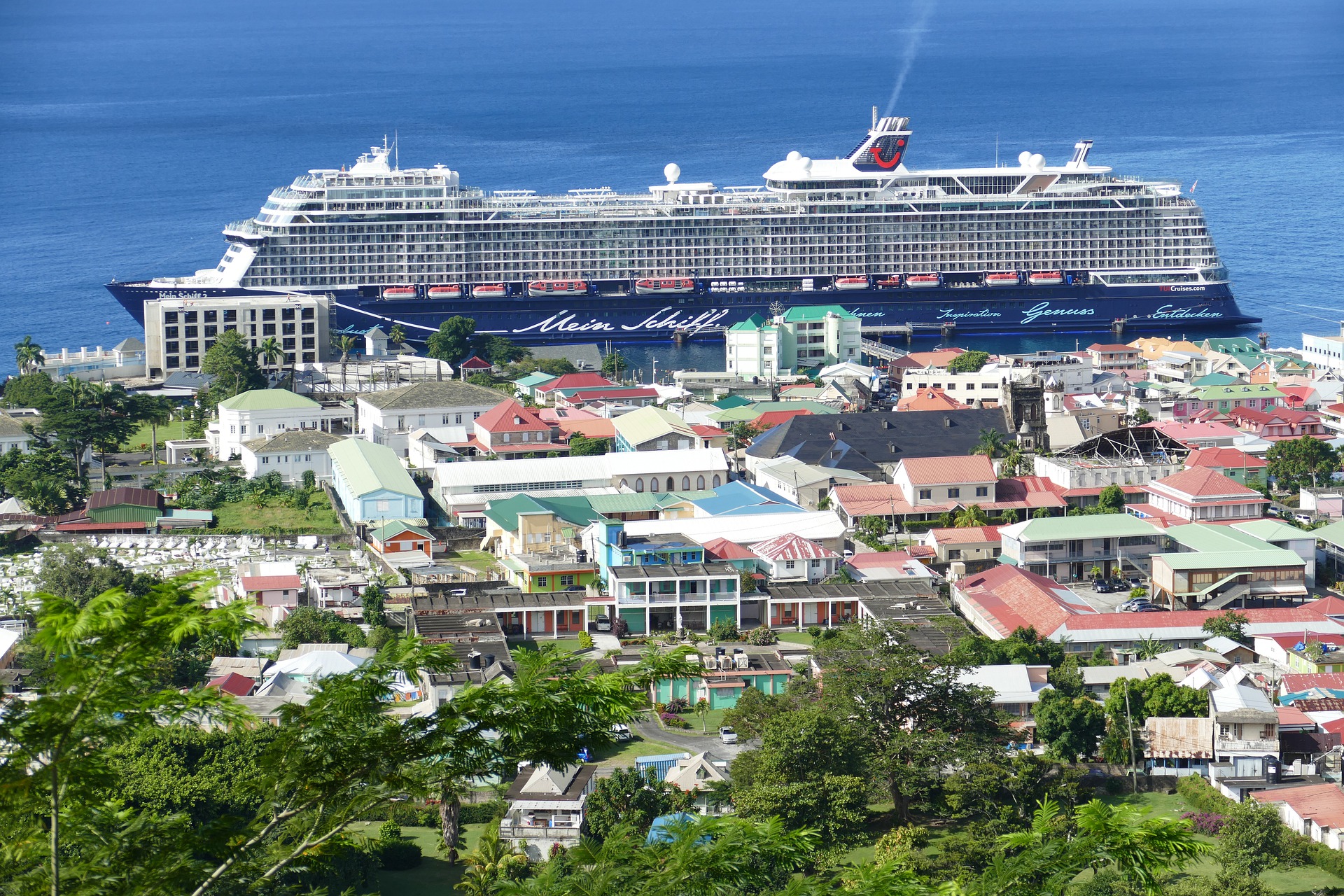 DMRSU - Roseau, Dominica - Falco.jpg